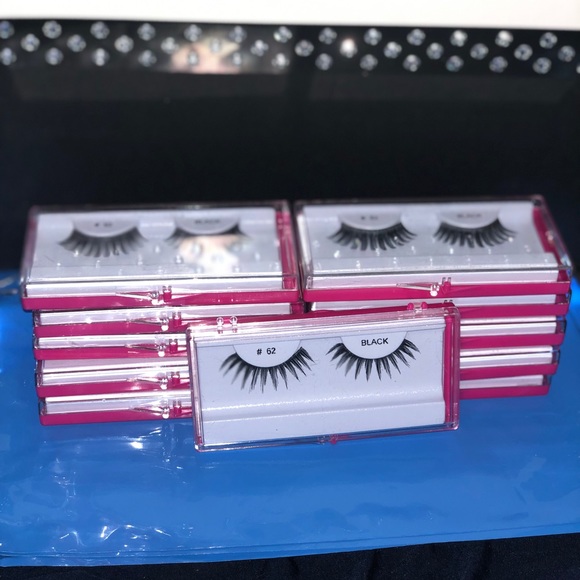 Beginner lashes (11) pair - Picture 2 of 3